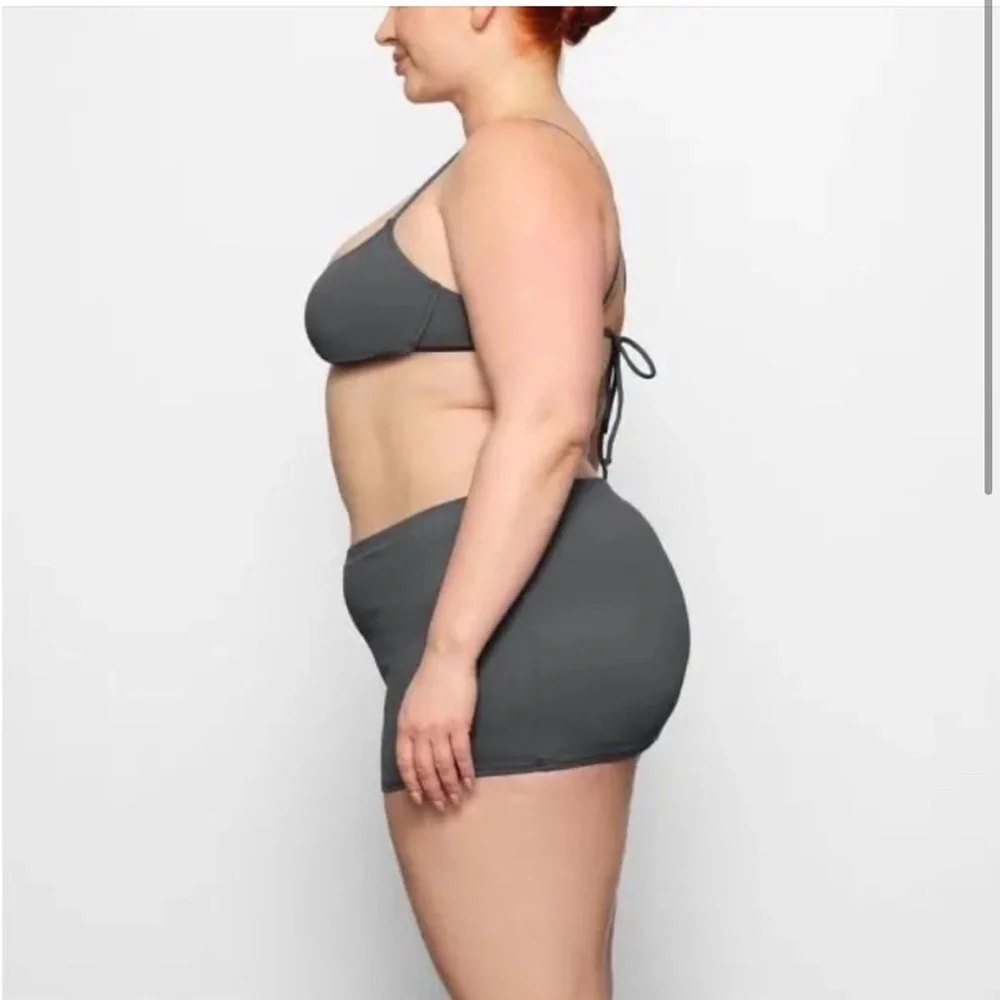 SKIMS micro scoop bikini top gunmetal nwt